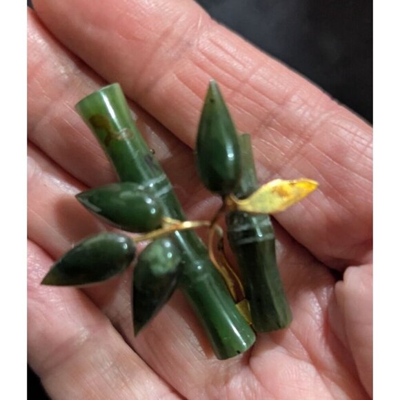 Vintage  bamboo Carved Nephrite Jade branch & leaves gold tone brooch/pin - Picture 2 of 7